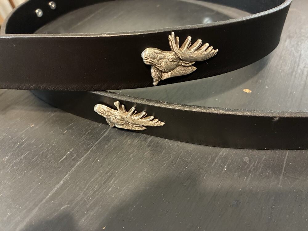 Black Genuine Leather Belt with 4 Buck Hunting Conchos Sizes 28, 30, 32, 38 NEW